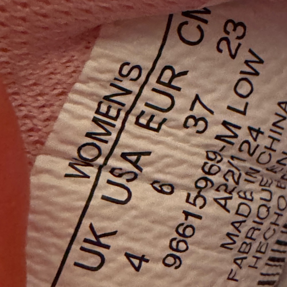 K-Swiss NWOT Hypercourt Supreme tennis shoe  (96615-969-M) size 6 pink And white - Picture 8 of 10